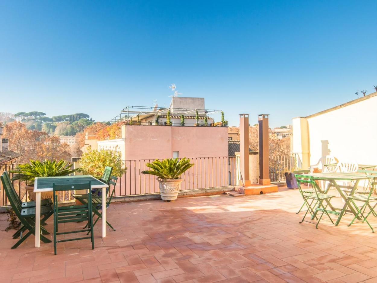 Spacious 2br In The Historic Center Roma