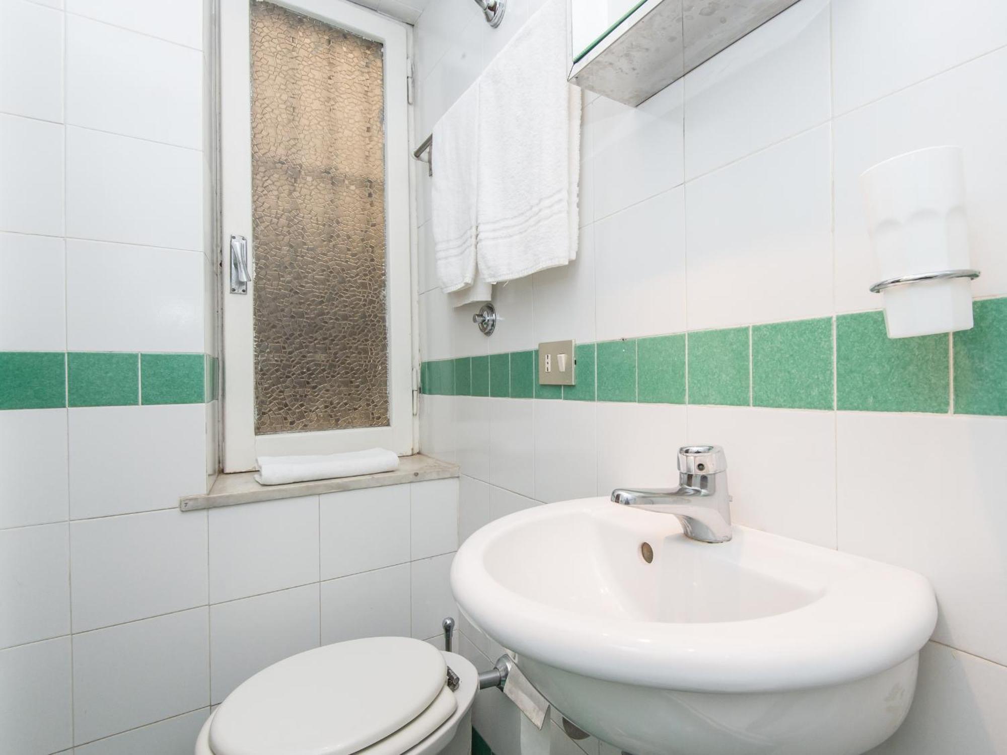 Spacious 2br In The Historic Center Roma