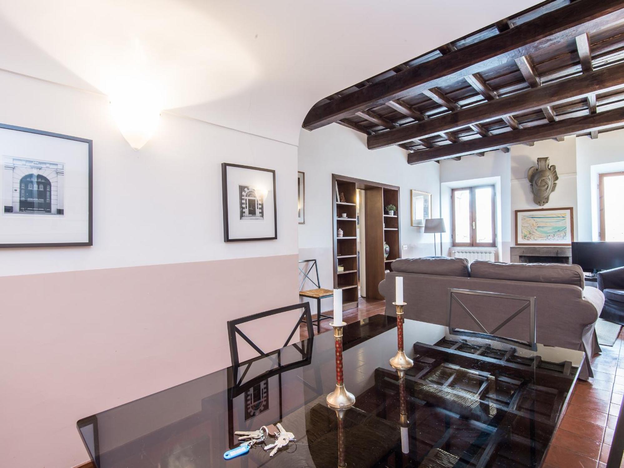 Spacious 2br In The Historic Center Roma