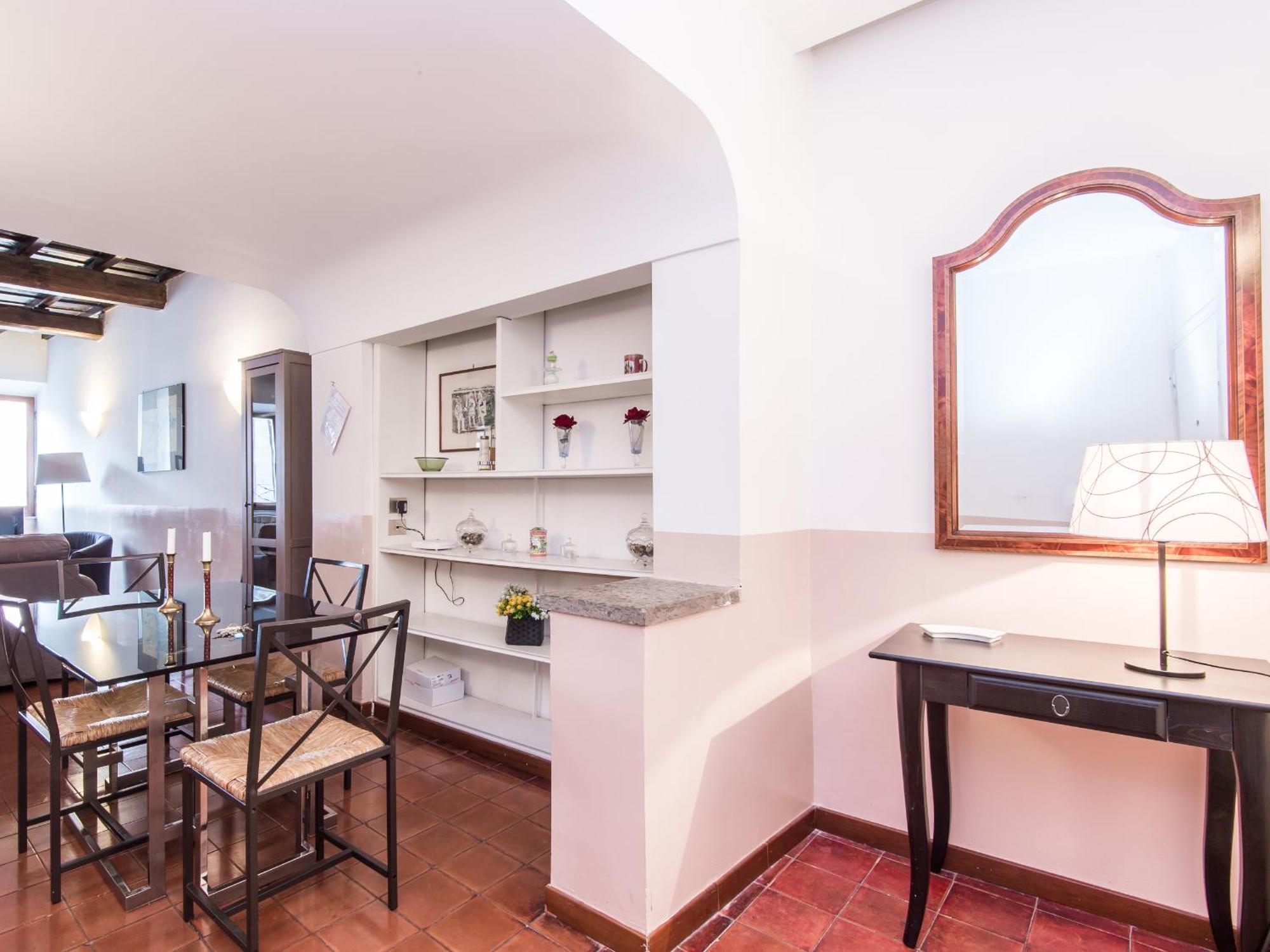Spacious 2br In The Historic Center Appartamento